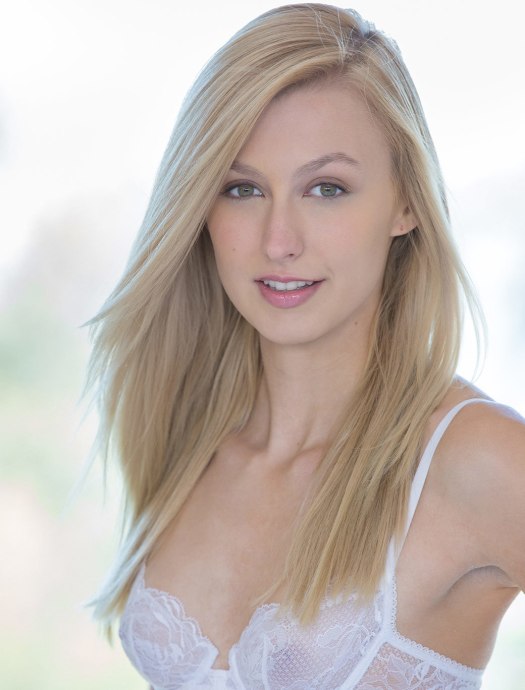 alexa-grace_1040x1368