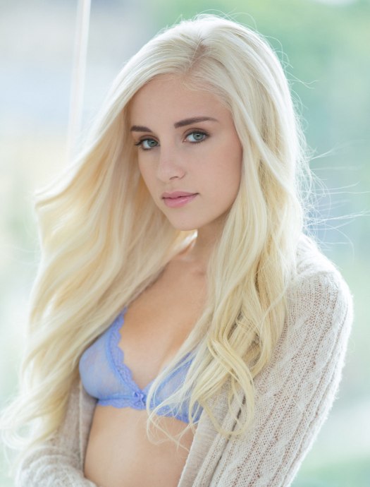 naomi-woods_1040x1368